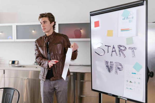 Cibler avec précision votre audience : conseils pour les startups dans le divertissement